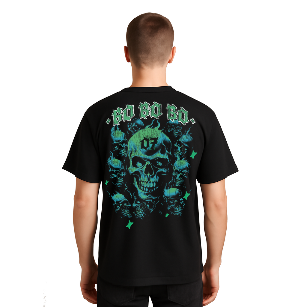 “COMO ME MIRA” Graphic Tee - Black
